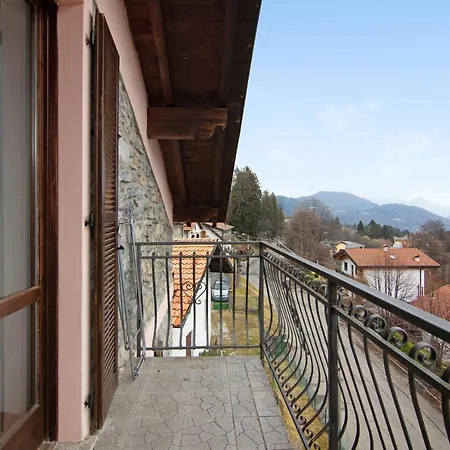La Mansarda Di Eros E Tiziana * Lanzo dʼIntelvi