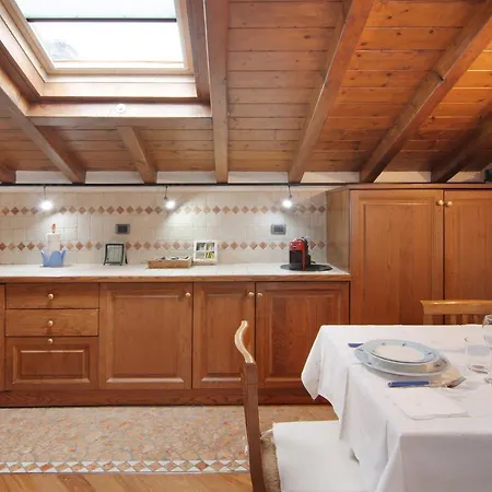 La Mansarda Di Eros E Tiziana Apartament Lanzo dʼIntelvi